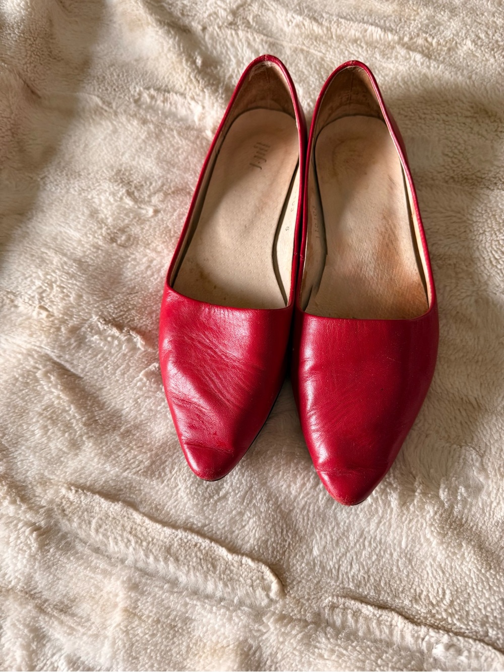 Red Women's Pointed-Toe Leather Flats - Classic Everyday Style